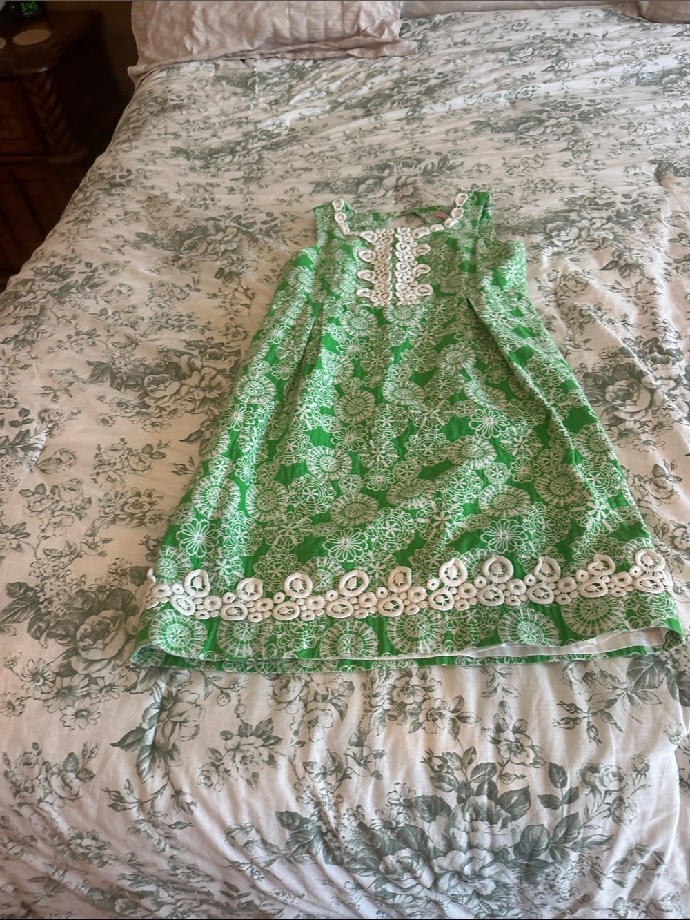Lilly Pulitzer Green and White Sleeveless Floral Shift Dress